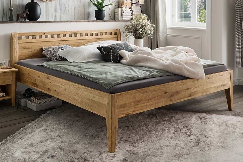 massives, modernes Holzbett sch�n designt