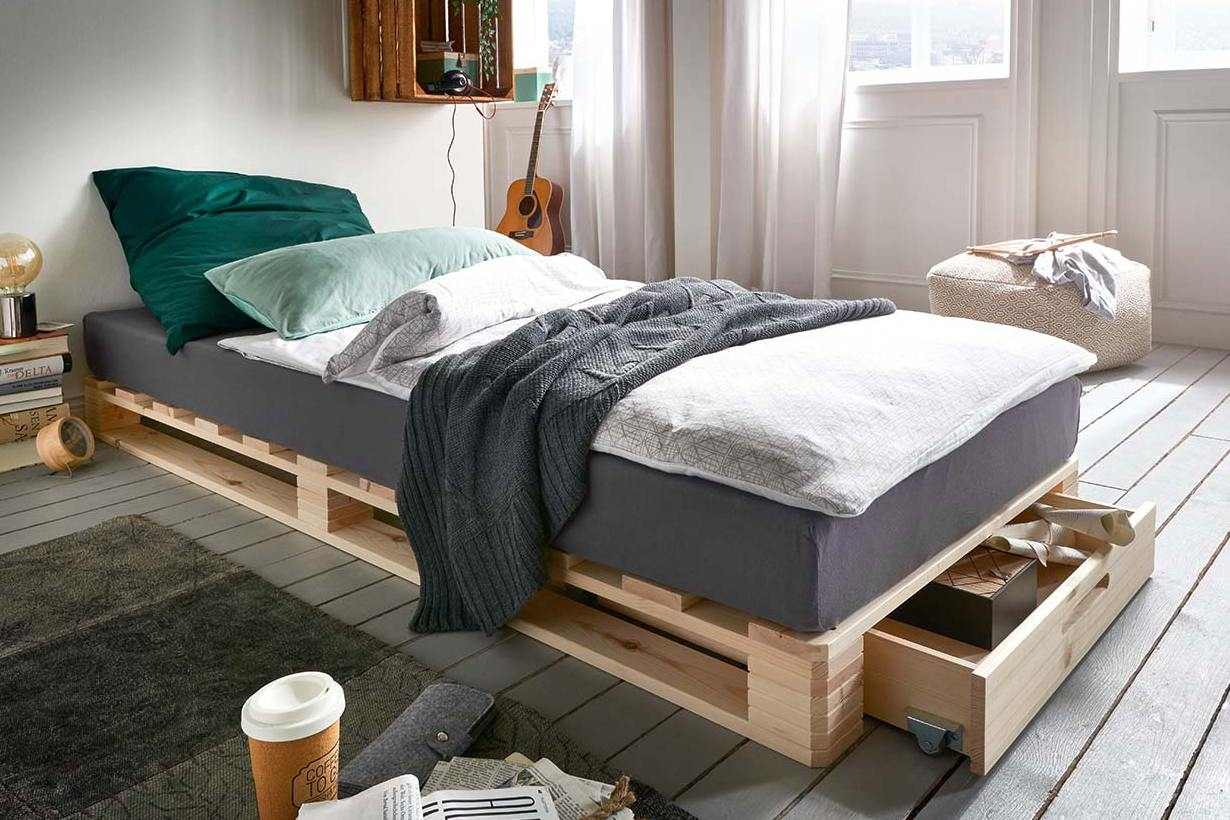 Palettenbett mit Stauraum - Holzbetten aus Paletten