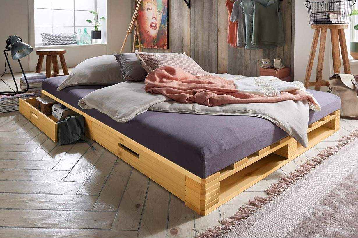 Palettenbetten mit Schubladen